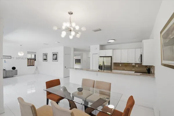 $6,100 | 9777 Northwest 8th Street, Miami, FL 33172