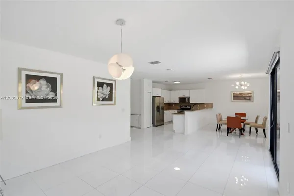 $6,100 | 9777 Northwest 8th Street, Miami, FL 33172