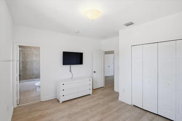 $6,100 | 9777 Northwest 8th Street, Miami, FL 33172