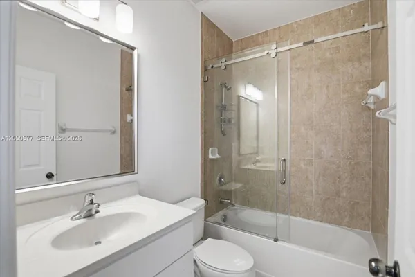 $6,100 | 9777 Northwest 8th Street, Miami, FL 33172