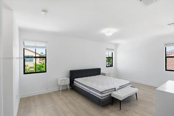 $6,100 | 9777 Northwest 8th Street, Miami, FL 33172