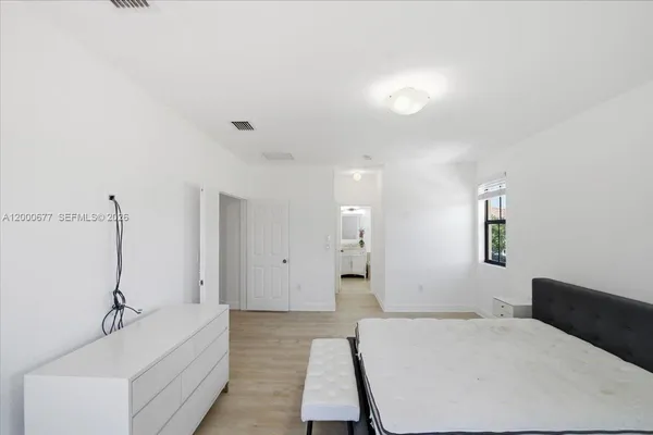 $6,100 | 9777 Northwest 8th Street, Miami, FL 33172