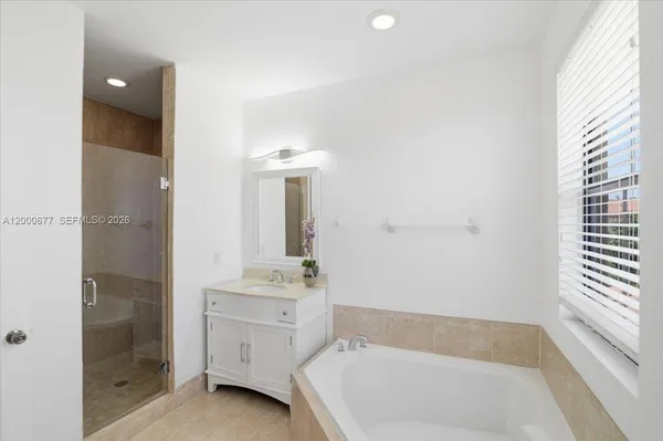 $6,100 | 9777 Northwest 8th Street, Miami, FL 33172