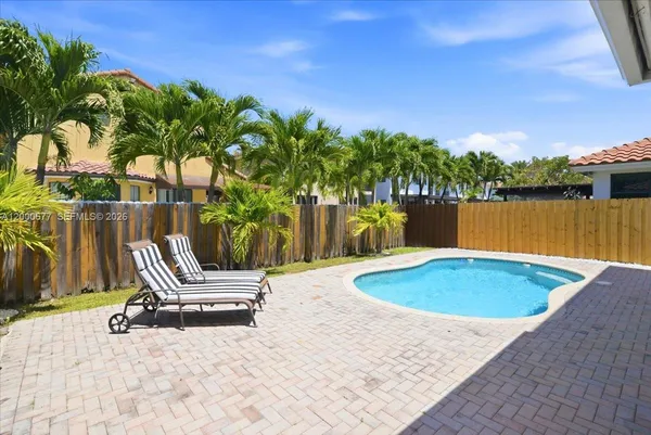 $6,100 | 9777 Northwest 8th Street, Miami, FL 33172