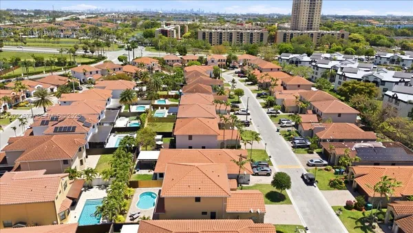 $6,100 | 9777 Northwest 8th Street, Miami, FL 33172