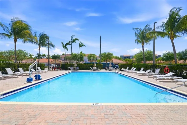 $6,100 | 9777 Northwest 8th Street, Miami, FL 33172