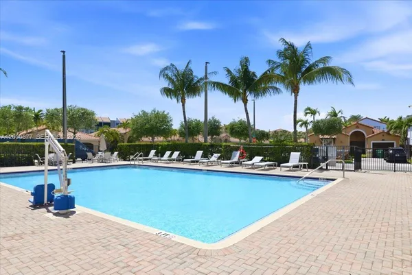 $6,100 | 9777 Northwest 8th Street, Miami, FL 33172