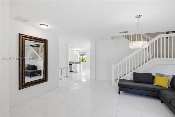 $6,100 | 9777 Northwest 8th Street, Miami, FL 33172