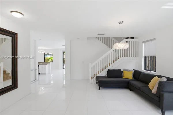 $6,100 | 9777 Northwest 8th Street, Miami, FL 33172