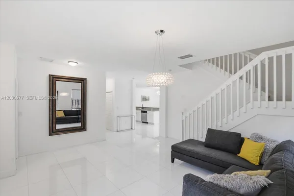 $6,100 | 9777 Northwest 8th Street, Miami, FL 33172