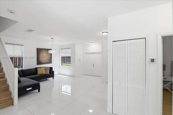 $6,100 | 9777 Northwest 8th Street, Miami, FL 33172