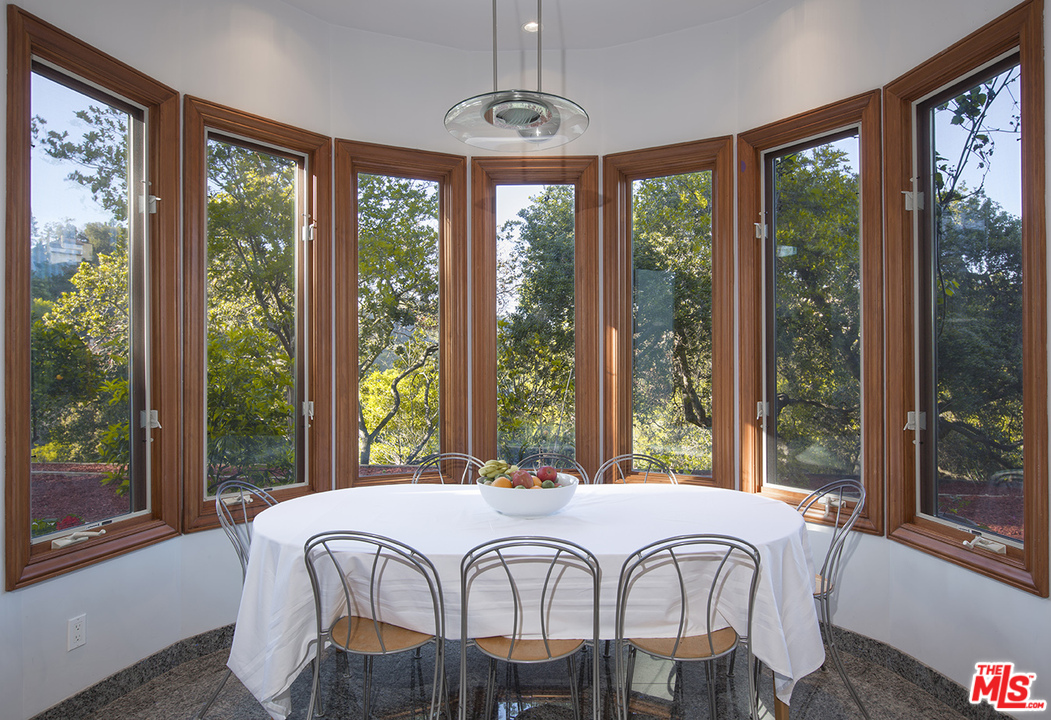 11531 Orum Road Los Angeles, CA 90049 - Photo 13 of 35 Gallery Image 13
