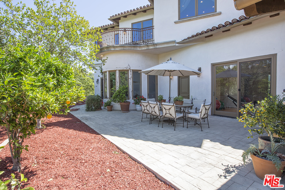 11531 Orum Road Los Angeles, CA 90049 - Photo 14 of 35 Gallery Image 14