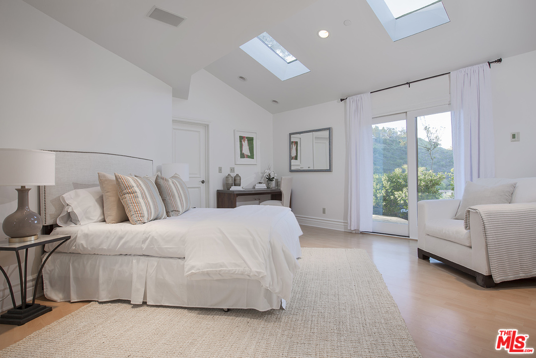 11531 Orum Road Los Angeles, CA 90049 - Photo 17 of 35 Gallery Image 17