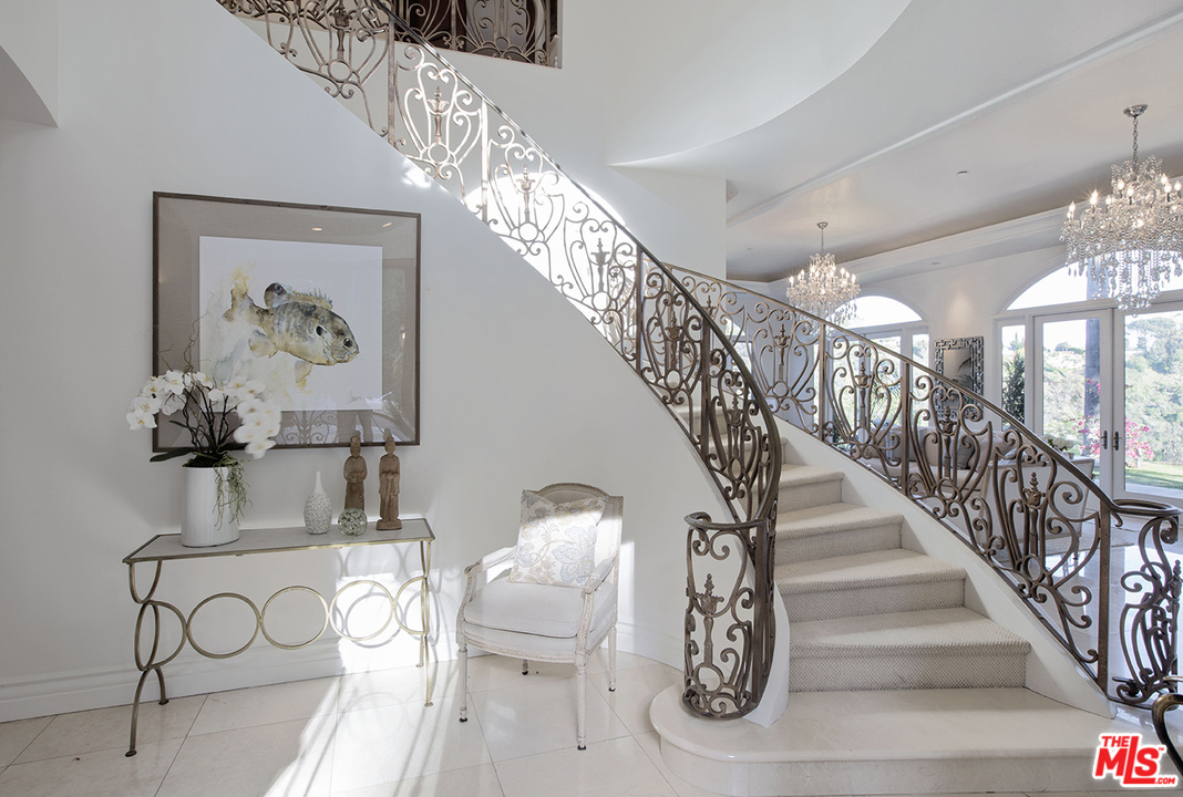 11531 Orum Road Los Angeles, CA 90049 - Photo 3 of 35 Gallery Image 3