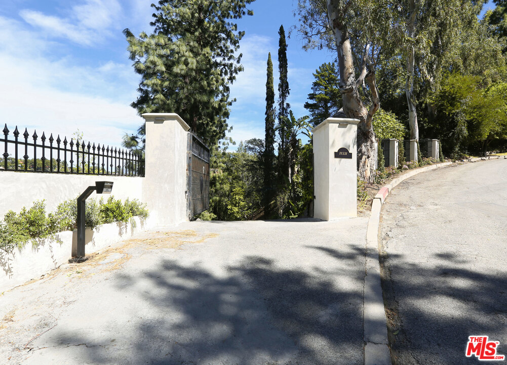 11531 Orum Road Los Angeles, CA 90049 - Photo 30 of 35 Gallery Image 30