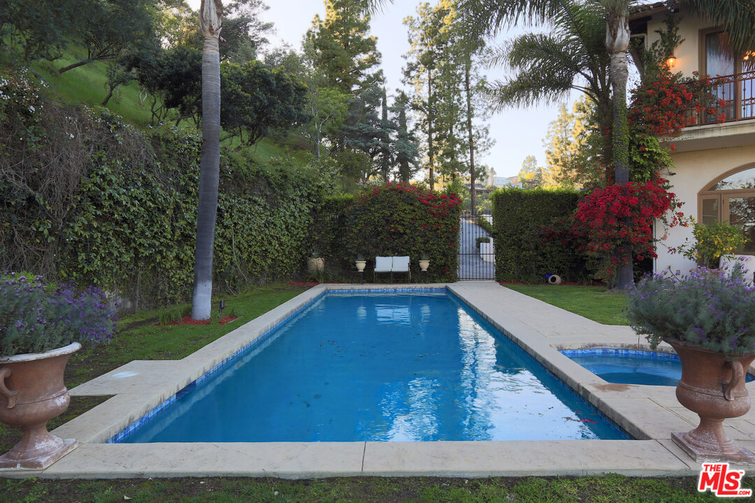11531 Orum Road Los Angeles, CA 90049 - Photo 35 of 35 Gallery Image 35