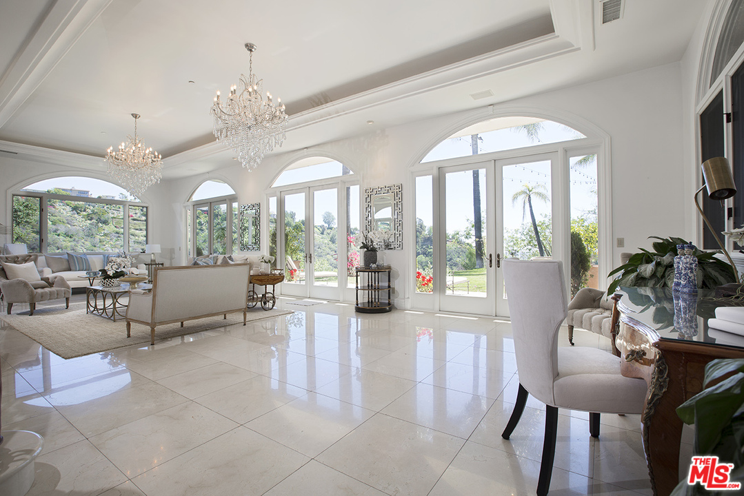 11531 Orum Road Los Angeles, CA 90049 - Photo 5 of 35 Gallery Image 5