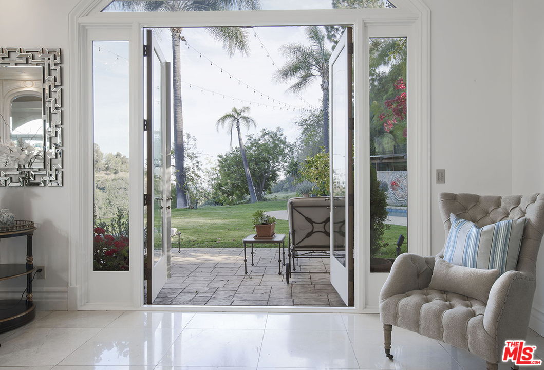 11531 Orum Road Los Angeles, CA 90049 - Photo 6 of 35 Gallery Image 6