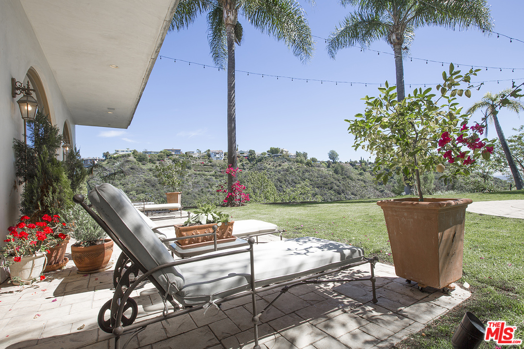 11531 Orum Road Los Angeles, CA 90049 - Photo 7 of 35 Gallery Image 7