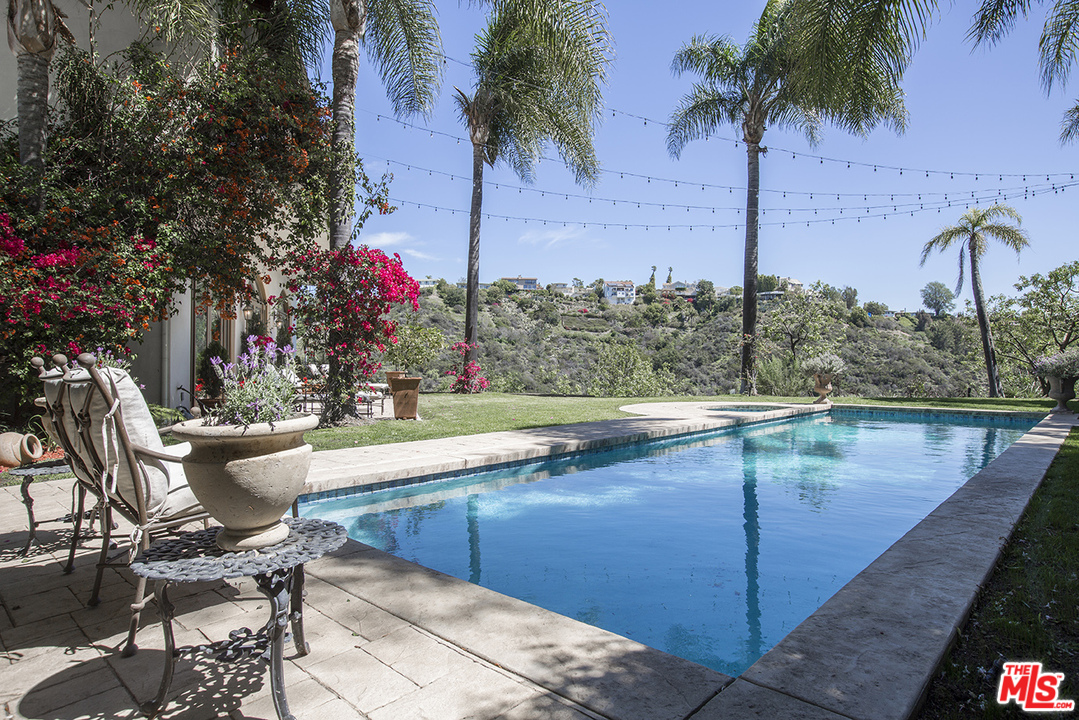 11531 Orum Road Los Angeles, CA 90049 - Photo 8 of 35 Gallery Image 8