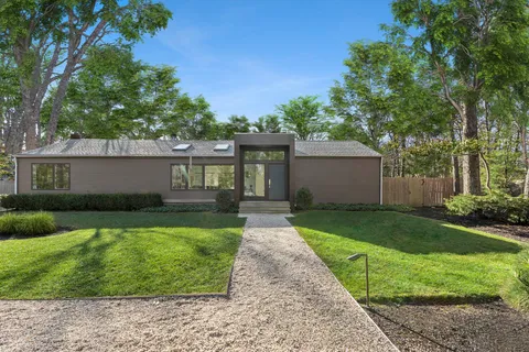 $2,700,000 | 59 Springwood Lane, East Hampton, NY 11937