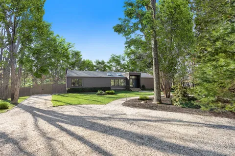 $2,700,000 | 59 Springwood Lane, East Hampton, NY 11937