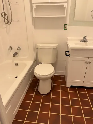 $1,650 | 106 Valley View Drive, Unit 106, McHenry, IL 60050