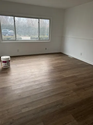 $1,650 | 106 Valley View Drive, Unit 106, McHenry, IL 60050