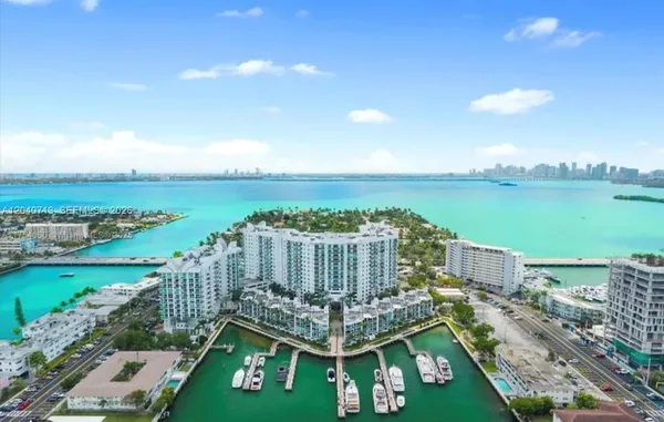 $2,800 | 7900 Harbor Island Drive, Unit 1424, North Bay Village, FL 33141