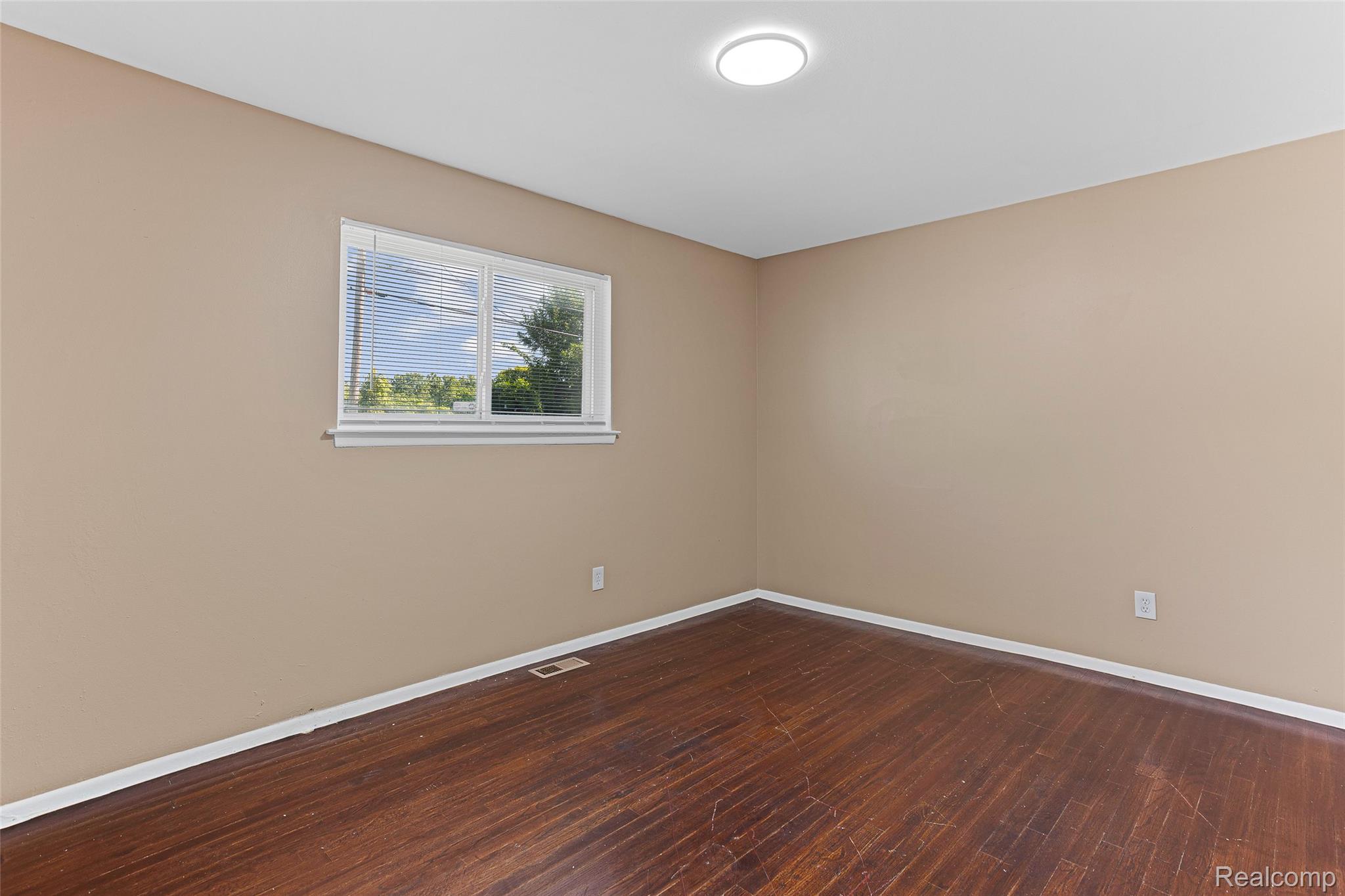 30270 Spring Arbor Drive Inkster, MI 48141 - Photo 23 of 32 IMG_2394.jpg
