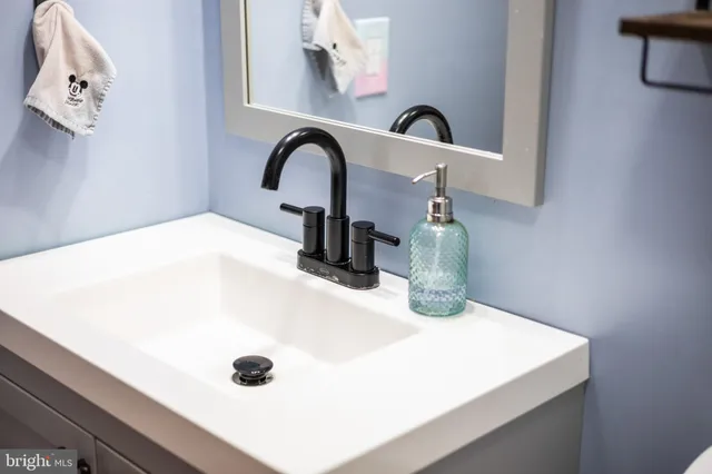 a close view of sink