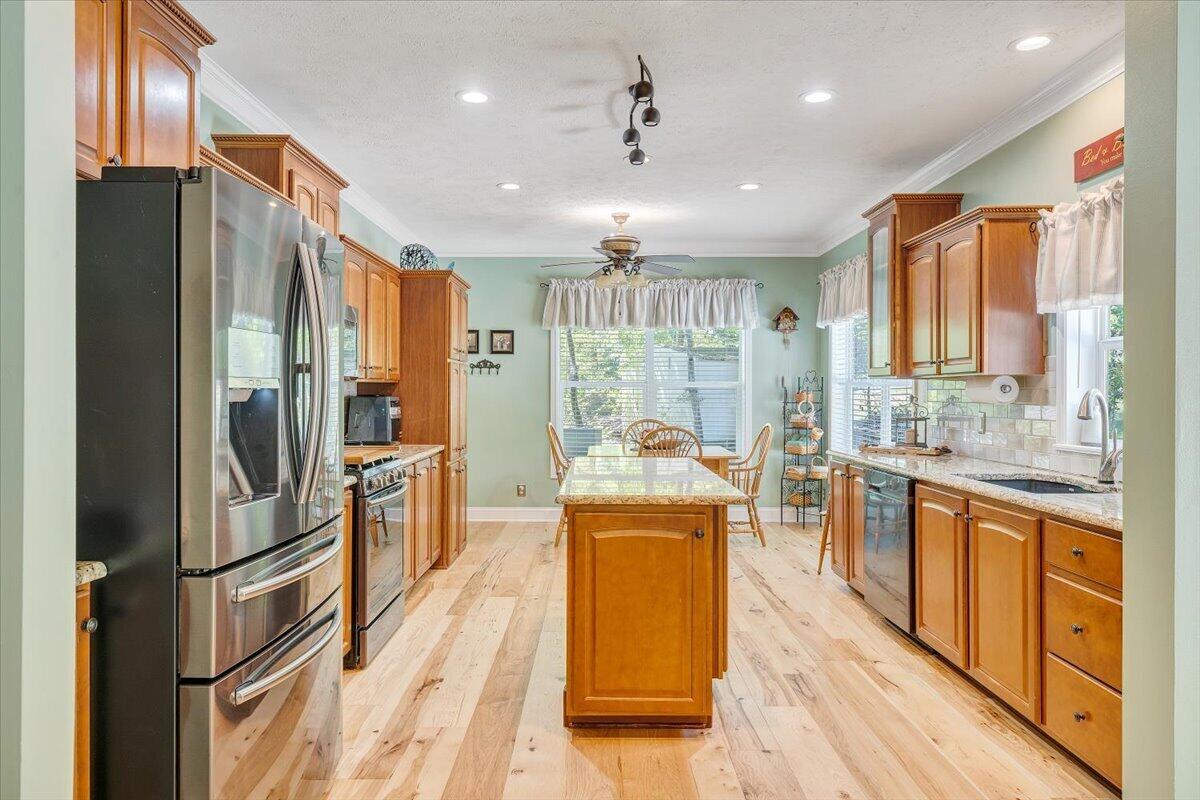 59 Camp Road Moneta, VA 24121 - Photo 9 of 46 Overized kitchen