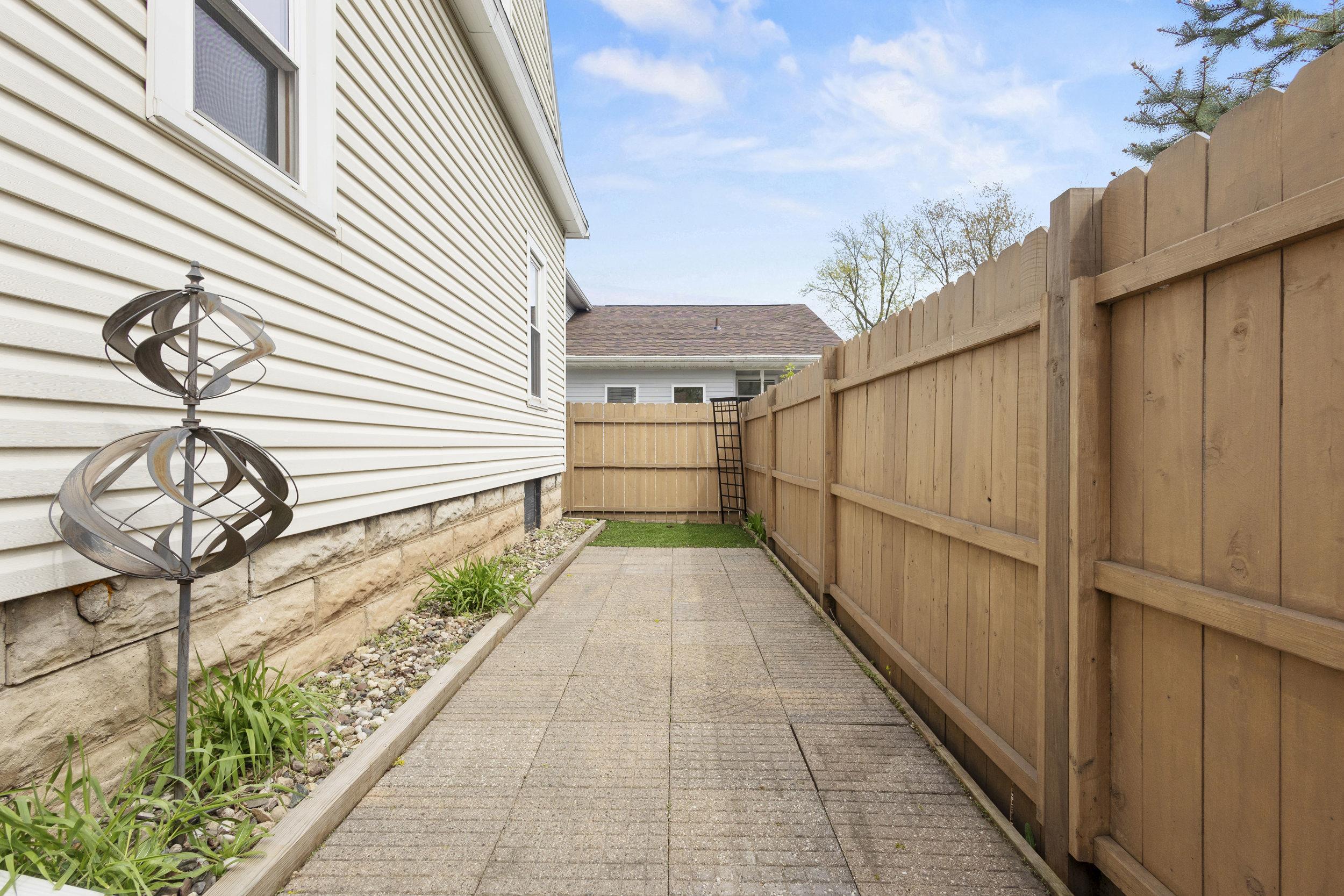 109 East Hancock Street Appleton, WI 54911 - Photo 23 of 28