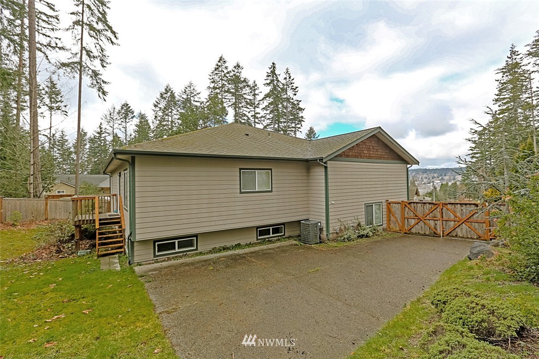 1951 Northwest Rampart Ridge Court Bremerton, WA 98311 - Photo 22 of 23 Gallery Image 22