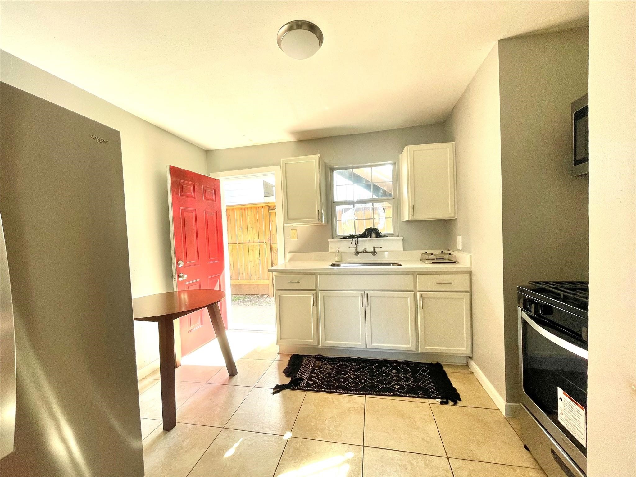2411 Bastrop Street, Unit 2 Houston, TX 77004 - Photo 5 of 12