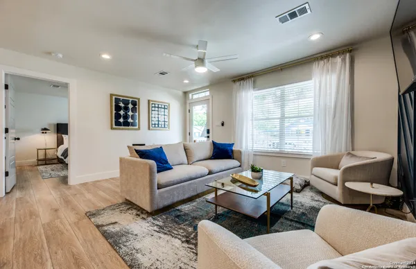 $2,950 | 321 St Francis Avenue, San Antonio, TX 78204