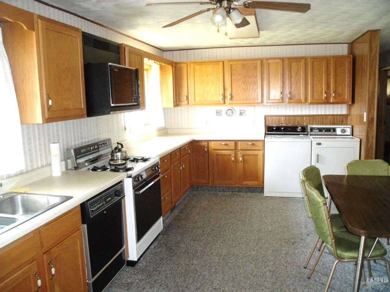 17807 Bluffton Road Yoder, IN 46798 - Photo 2 of 4