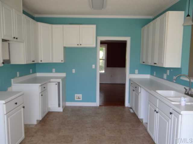 1093 Loop Road Clayton, NC 27527 - Photo 5 of 13 Kitchen