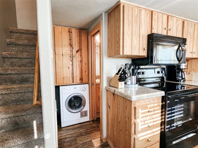 $1,100 | 250 Park Avenue, Staples, TX 78655