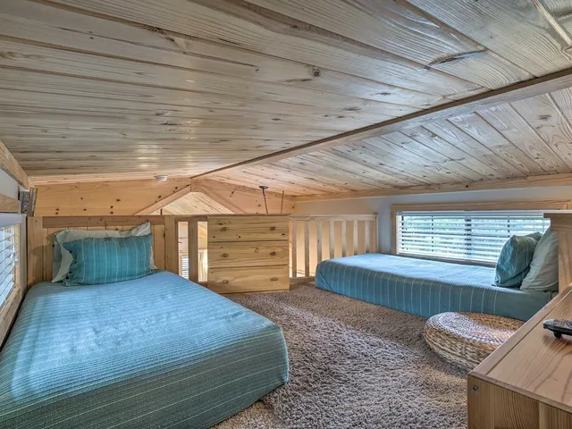 $1,100 | 250 Park Avenue, Staples, TX 78655