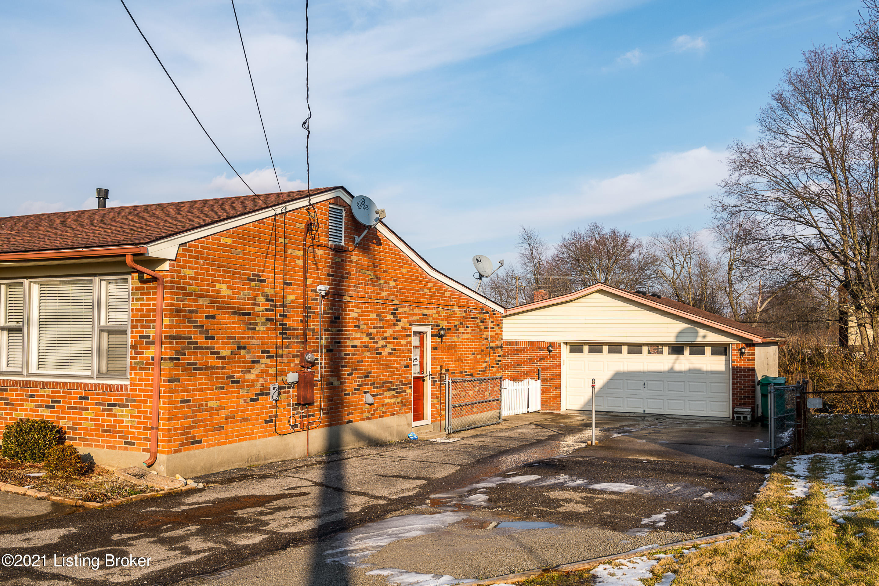 9324 Fairground Road Louisville, KY 40291 - Photo 4 of 39 DHI-37