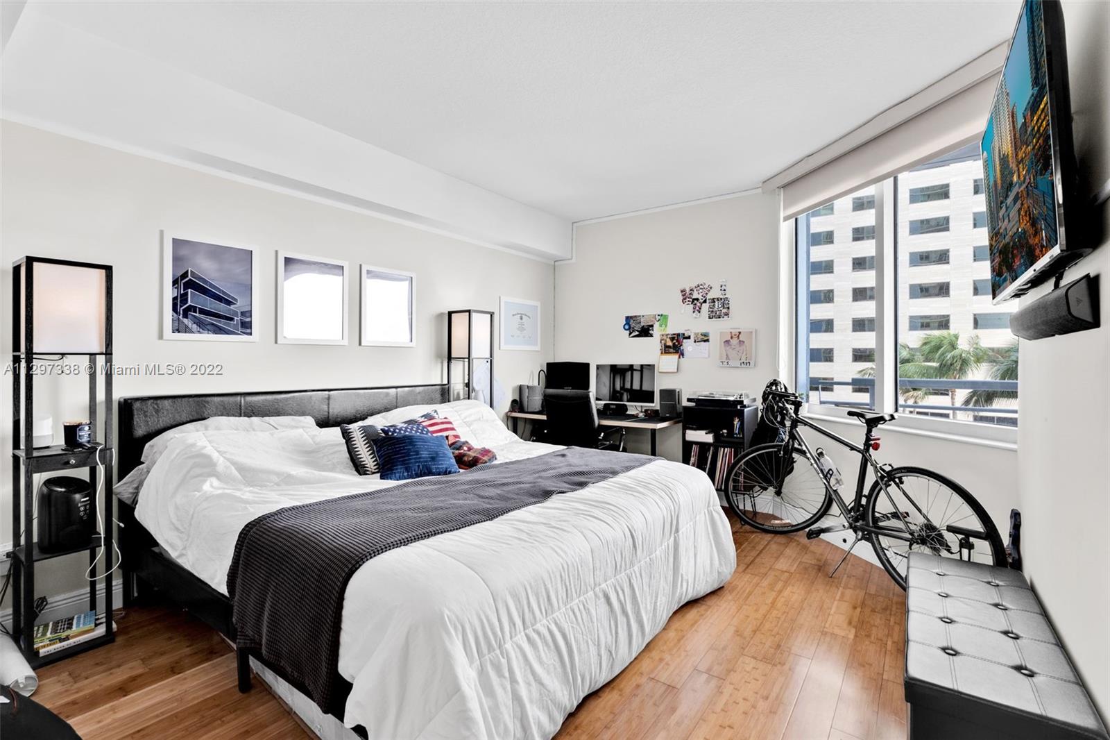 Downtown Miami Miami, FL 33131 - Photo 19 of 30 a bedroom with two beds and a large window