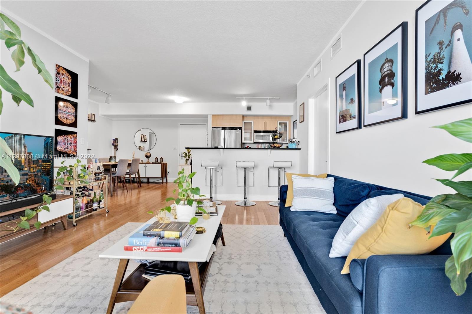 Downtown Miami Miami, FL 33131 - Photo 10 of 30 a living room with furniture and wooden floor