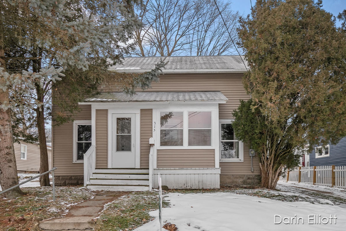 315 Rice Street Ionia, MI 48846 - Photo 1 of 20 IMG_1000