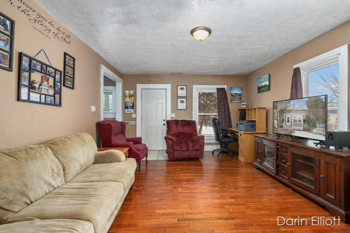 315 Rice Street Ionia, MI 48846 - Photo 5 of 20 IMG_1004