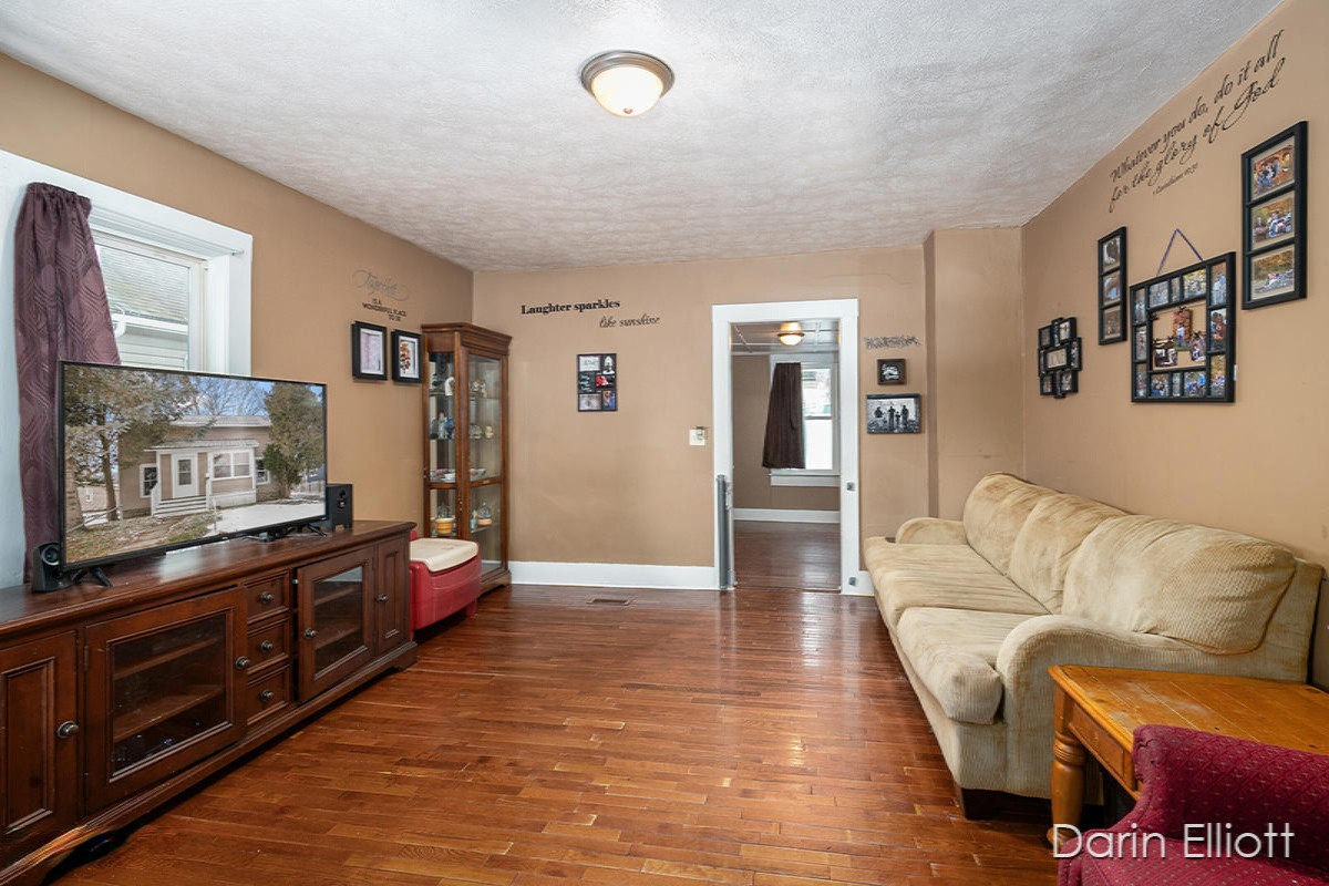315 Rice Street Ionia, MI 48846 - Photo 6 of 20 IMG_1005