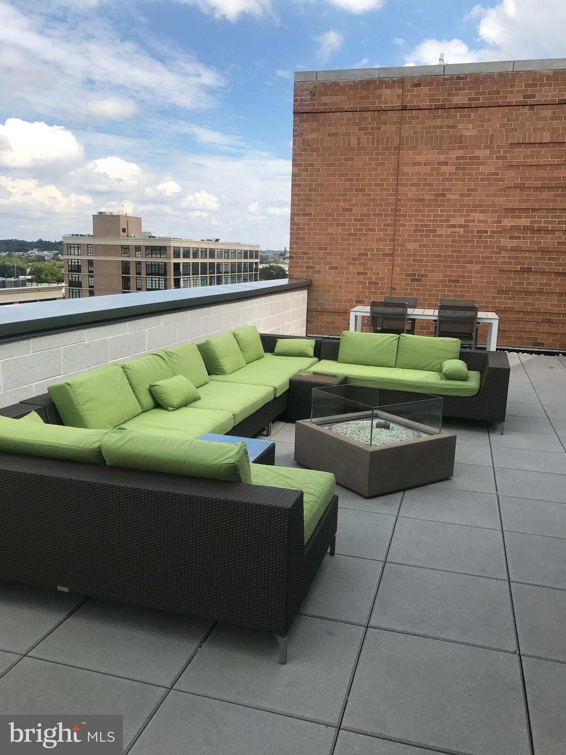 460 New York Avenue Northwest, Unit 407 Washington, DC 20001 - Photo 29 of 64 Rooftop Exterior View