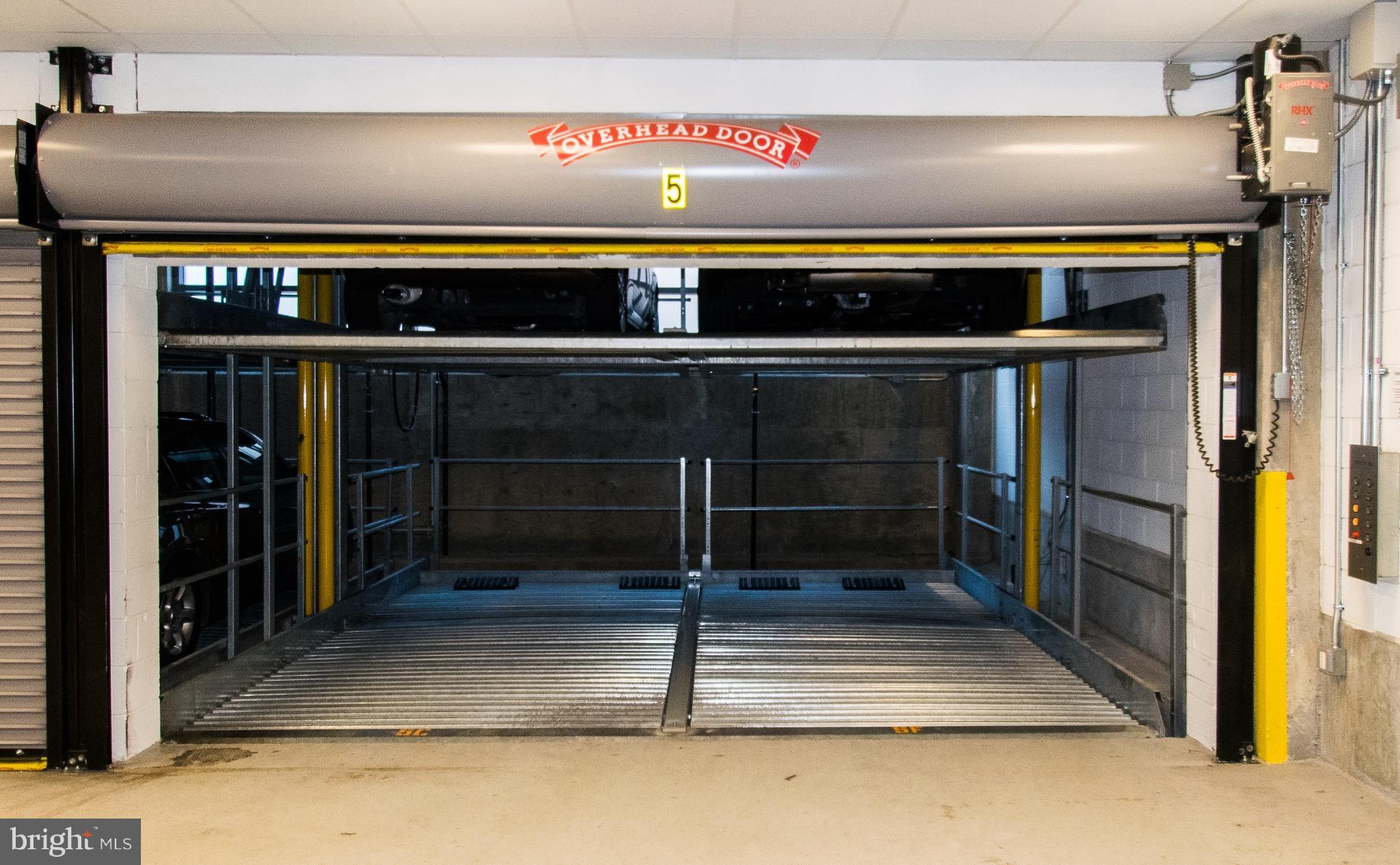 460 New York Avenue Northwest, Unit 407 Washington, DC 20001 - Photo 45 of 64 a view of a shop in a street