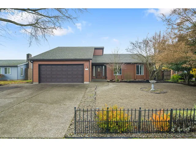 $499,900 | 325 Southwest 12th Avenue, Canby, OR 97013